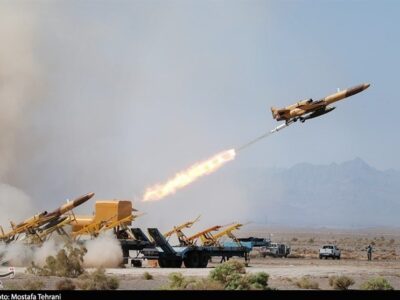 آماده‌سازی و شلیک پهپاد ایرانی به سمت دشمن آمریکایی ـ صهیونی