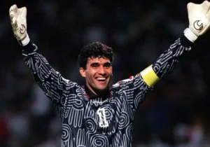 احمدرضا عابدزاده در آمریکا پا به توپ شد