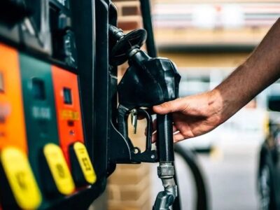 بلومبرگ: قیمت بنزین در کالیفرنیا از ۶ دلار در هر گالن عبور کرده