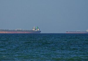 تحرک تازه در آبراه هرمز / یک نفتکش تحریمی از تنگه هرمز عبور کرد