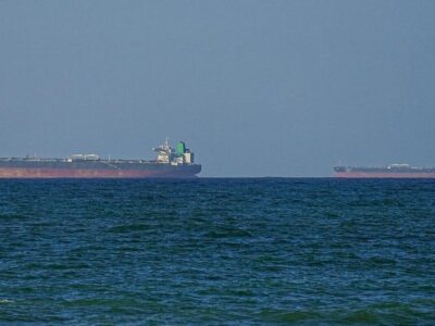 تحرک تازه در آبراه هرمز / یک نفتکش تحریمی از تنگه هرمز عبور کرد