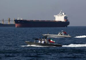 تشدید کنترل تنگه هرمز پس از آتش‌بس نامحدود/ شرط ایران برای مذاکره چیست؟