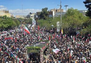 تشییع باشکوه فرمانده؛ پیکر شهید موسوی در حرم حضرت معصومه آرام گرفت