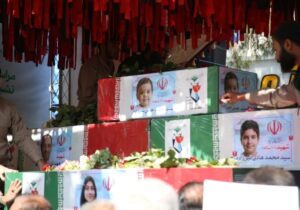 شیراز در سوگ یک خانواده شهید ۵ نفره/ وداعی که شهر را به گریه نشاند