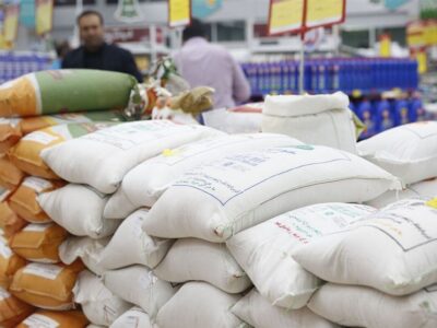 واردات ۶۲۰ هزار تن کالای اساسی از مناطق آزاد به کشور