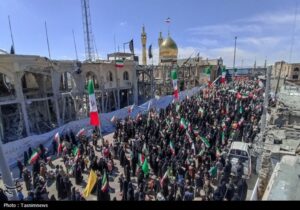 پرچم جمهوری اسلامی در حسینیه اعظم زنجان به اهتزاز درآمد