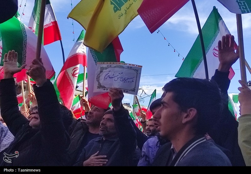 پرچم جمهوری اسلامی در حسینیه اعظم زنجان به اهتزاز درآمد