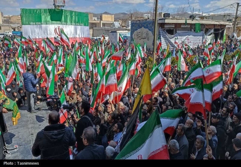 پرچم جمهوری اسلامی در حسینیه اعظم زنجان به اهتزاز درآمد