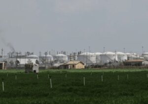 پشت‌پرده عبور نفت عراق از تنگه هرمز/ رویترز از «اجازه ایران» خبر داد