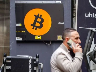 بیت‌کوین از جمع ۱۰ دارایی برتر خارج شد