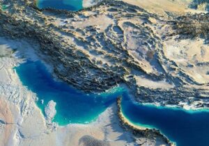 خلیج‌فارس جای اجانب و آمریکایی‌ها نیست/ تنگه هرمز باید حفظ شود