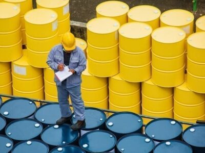 قیمت جهانی نفت فرو ریخت / ترافیک نفتکش‌ها در تنگه هرمز عادی شد