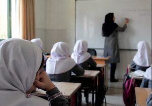 واکنش کاربران خبرآنلاین به ضعف آموزش؛ دانشآموزان امیدی به آینده ندارند مشکل فقط مدرسه نیست/ از روزی که منزلت معلم از بین رفت سراشیبی آموزش آغاز شد
