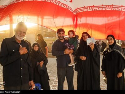 ببینید| موج میلیونی زائران از مرز مهران به کربلا رسیدند