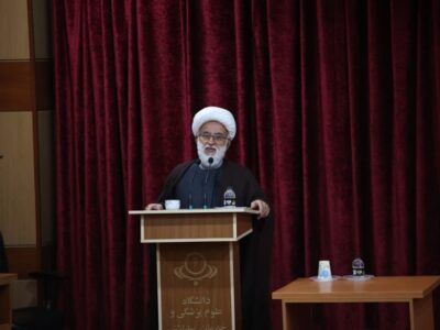 دانشگاه ‌‌عقلانیت را ‌در کنار علم‌آموزی‌ به نسل جوان منتقل کند
