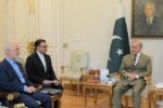 دیدار «مومنی» با نخستوزیر پاکستان در اسلامآباد