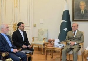 دیدار «مومنی» با نخستوزیر پاکستان در اسلامآباد