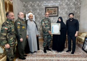 فرمانده نیروی زمینی ارتش با خانواده شهید سپهبد موسوی دیدار کرد