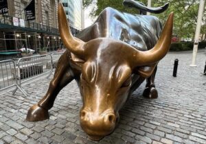 وال‌استریت سبزپوش شد؛ نفت برنت در اوج شش‌ماهه باقی ماند