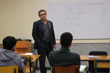 کاربران خبرآنلاین درباره افت علمی دانشگاهها چه گفتند؟/ «دانشگاه را از سیاست دور کنید»