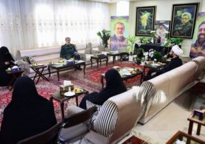 دیدار سرلشکر رضایی با خانواده شهید لاریجانی