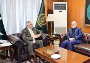 رایزنی وزیرخارجه پاکستان و سفیر ایران؛ تأکید بردیپلماسی جهت ثبات منطقه
