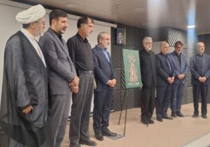 رونمایی از لوح همایش «قانون و قانونگذاری در منظومه فکری امام خامنه‌ای»