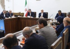 عارف: دشمن را در جبهه جنگ اقتصادی هم شکست می‌دهیم
