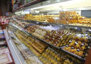 علاقه به شیرینی‌جات می‌تواند بر تصمیمات شما تاثیر گذارد