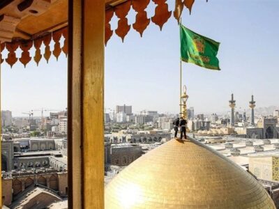 پایان ۶۳ روز سوگ/تعویض پرچم گنبد و پوش ضریح مطهر در سوم ربیع‌الاول