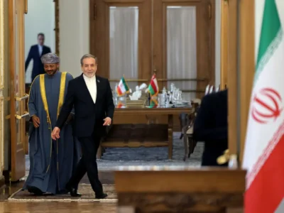 بازتاب خبر عمان و عربستان در بازار طلا و دلار/ دلار ۴۵۰۰ تومان گرانتر شد/ طلای ۱۸ عیار تا ۳۵ میلیون تومان بالا میرود؟