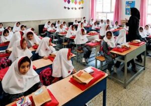 تعداد مطلوب دانش‌آموزان در یک کلاس ابتدایی ۲۰ نفر و حداکثر قابل قبول ۲۶ نفر است