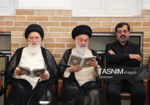حضور علما ومسئولان در بیت آیت‌الله شبیری زنجانی برای ابراز همدردی+ عکس