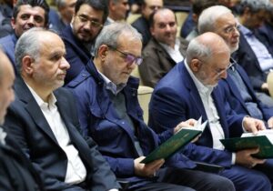 حضور پزشکیان در مراسم یادبود مرحوم احمد ناطق نوری