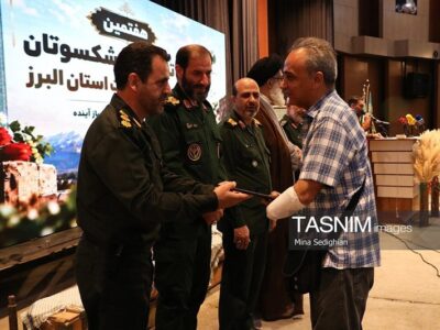روایت تسنیم از دیدار تاریخی رزمندگان دفاع مقدس/هنوز بوی جبهه میآید