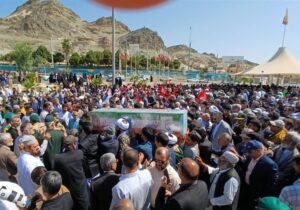 زاهدان پیکر شهید مولوی گرگیج را با پیام وحدت بدرقه کرد+ عکس