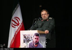 سرلشکر ایزدی: با موشک‌هایمان  ناو هواپیمابر آمریکایی را هدف قرار دادیم