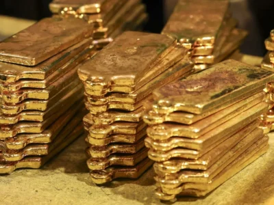 طلا دوباره اوج گرفت؛ قیمت جهانی طلا امروز چند دلار شد؟