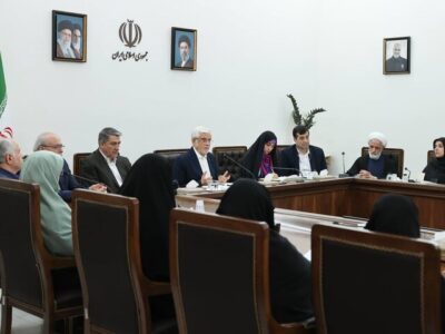 عارف: زنان در جنگ اقتصادی میدان‌داری کنند