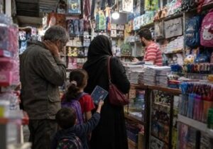 قیمت سادهترین گوشی هوشمند ۱.۶ برابر دستمزد کارگر است/ فرزندان کارگران درجا میزنند!