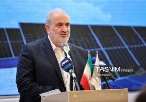 نیروگاه ۱۰ مگاواتی پاکدشت آغاز مسیر توسعه هزار مگاوات انرژی خورشیدی