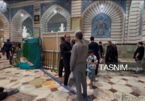 پیکر آیت‌الله شبیری زنجانی در رواق شهید امام خامنه‌ای حرم آرام می‌گیرد
