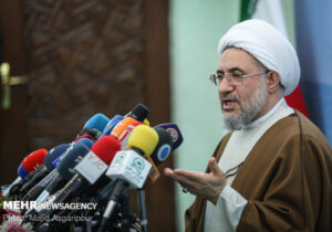 آیتالله اراکی: نمیتوان از حمایت مظلومان گفت و در جشن ظالمان شرکت کرد