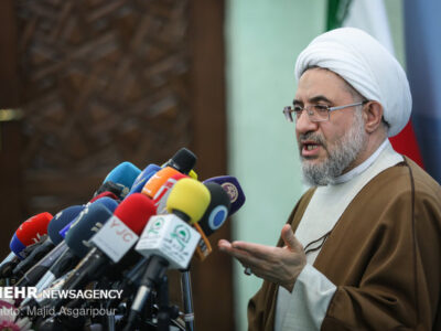 آیت‌الله اراکی: نمی‌توان از حمایت مظلومان گفت و در جشن ظالمان شرکت کرد