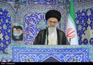 امام جمعه قم: مردم در میدان ماندند؛مسئولان برای معیشت بکوشند