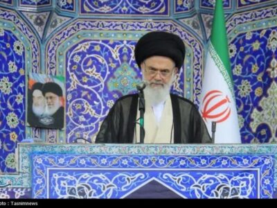 امام جمعه قم: مردم در میدان ماندند؛مسئولان برای معیشت بکوشند
