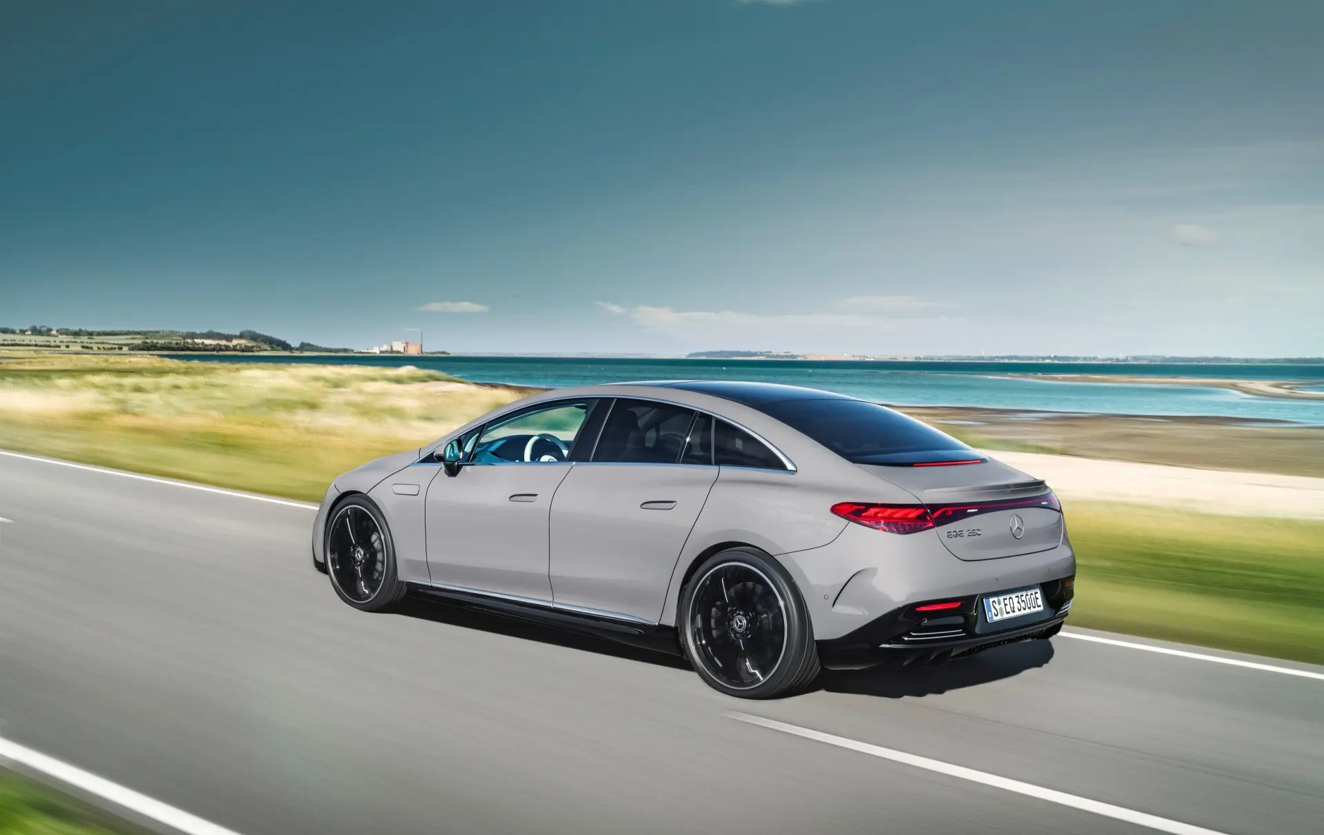Mercedes-Benz EQE Stage image (1)